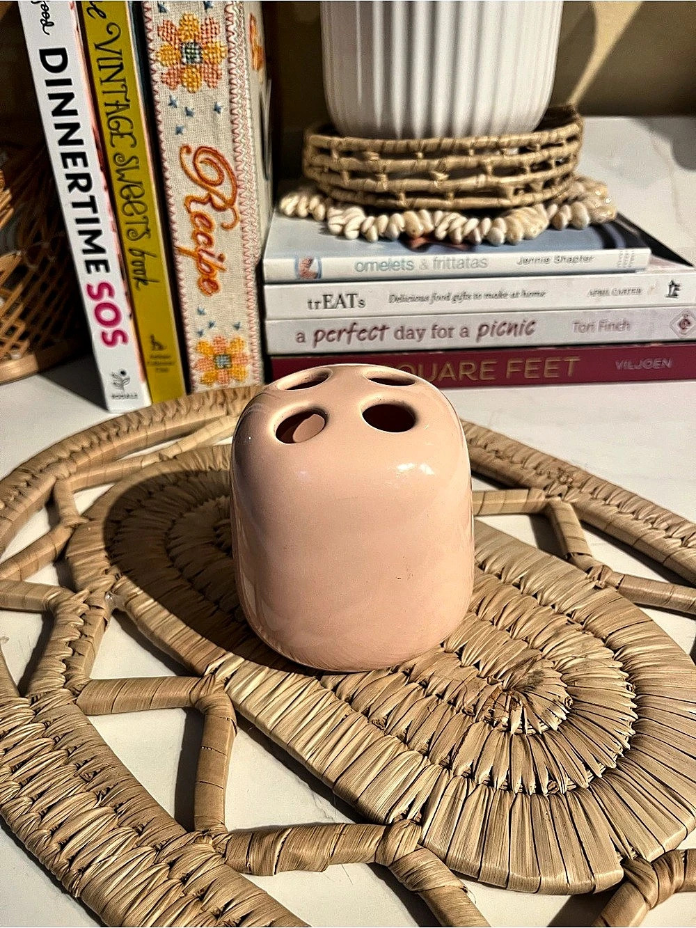 Ceramic Pink Toothbrush holder